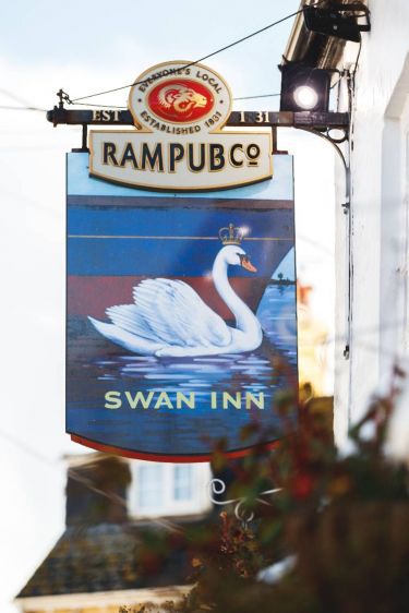 Swan Inn swing sign